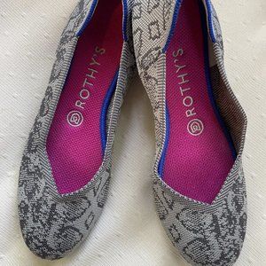 EUC 7.5 snakeskin Rothy's